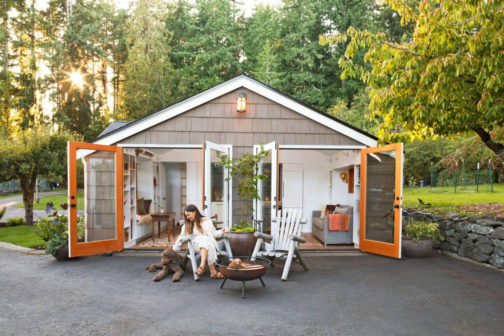 bhg-garage-conversion-office_2AOaXyQoqshBg3e4DRVqxL-ce850c9c354a41abbbdf7a055ddd4aef
